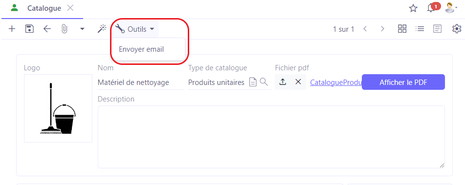 1.2. Sur la fiche du catalogue, cliquez sur Outils et ensuite sélectionnez “Envoyer un email” afin d’envoyer un email avec le catalogue aux contacts sélectionnés.
